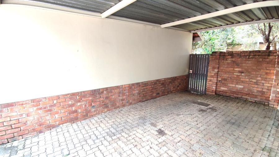 2 Bedroom Property for Sale in Rooihuiskraal North Gauteng