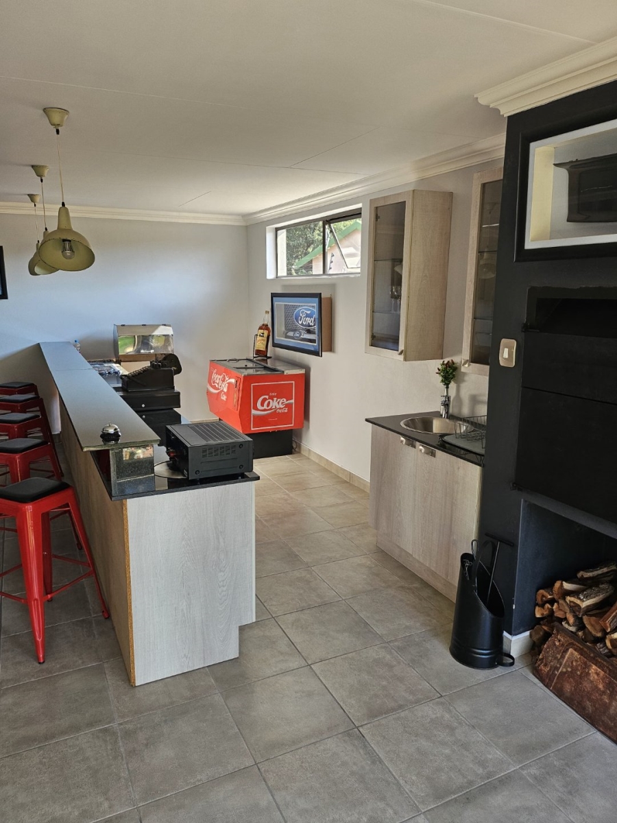 6 Bedroom Property for Sale in Clayville East Gauteng