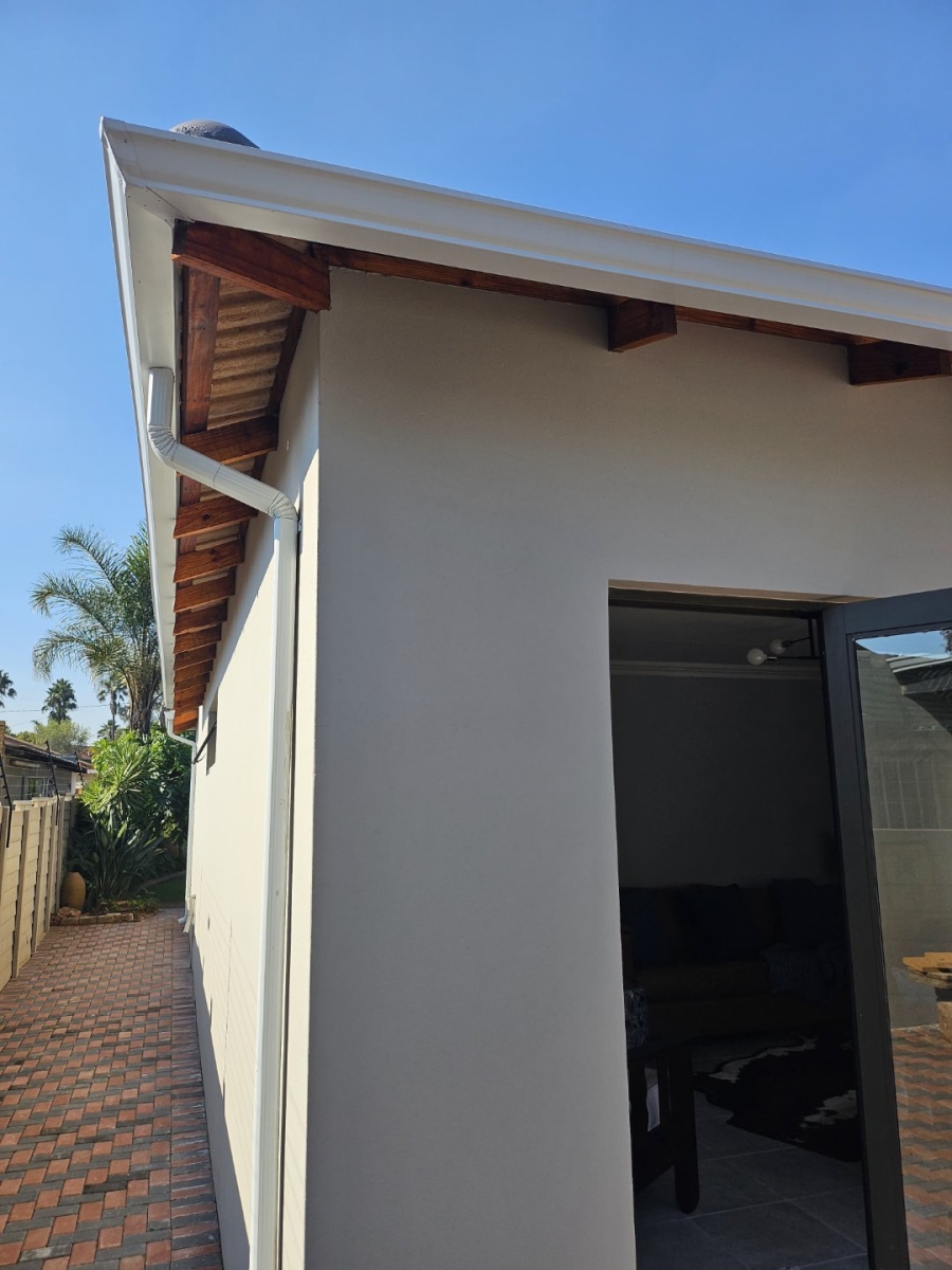 6 Bedroom Property for Sale in Clayville East Gauteng