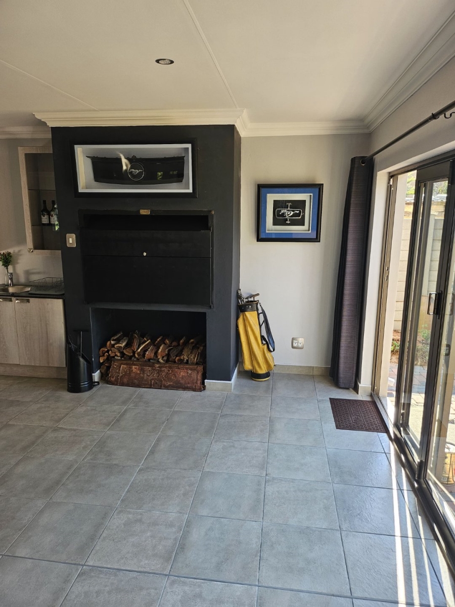 6 Bedroom Property for Sale in Clayville East Gauteng
