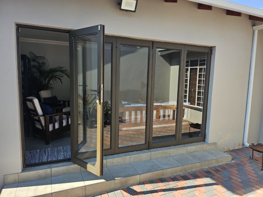 6 Bedroom Property for Sale in Clayville East Gauteng