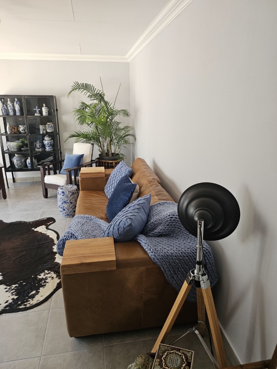 6 Bedroom Property for Sale in Clayville East Gauteng