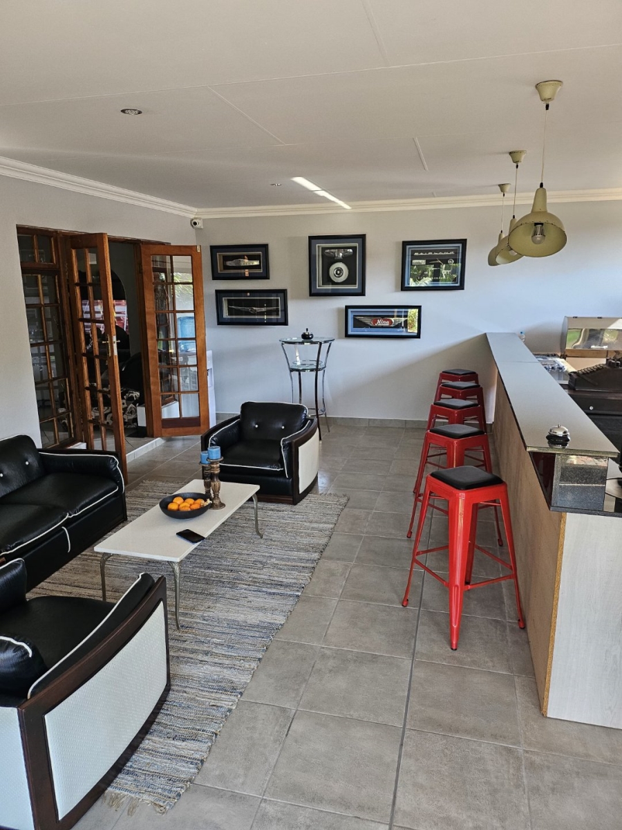6 Bedroom Property for Sale in Clayville East Gauteng