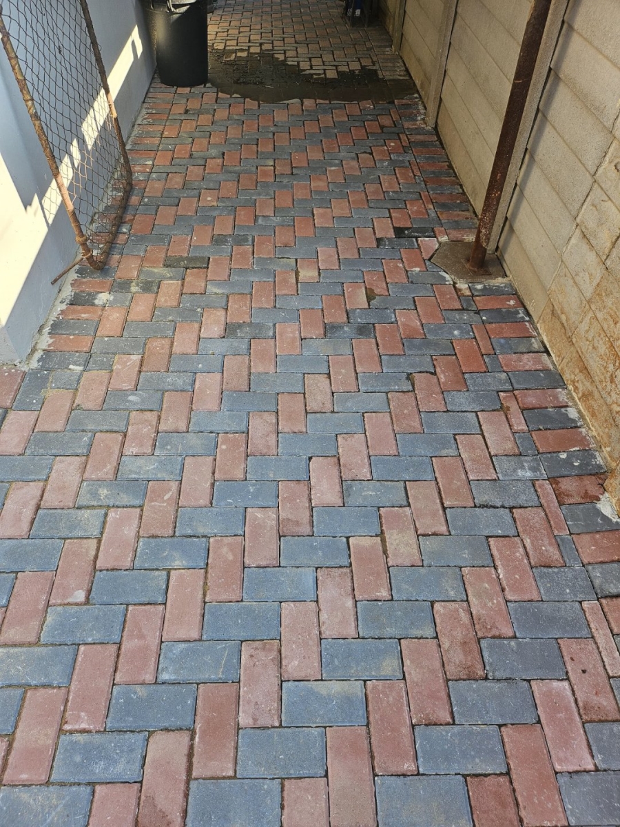 6 Bedroom Property for Sale in Clayville East Gauteng