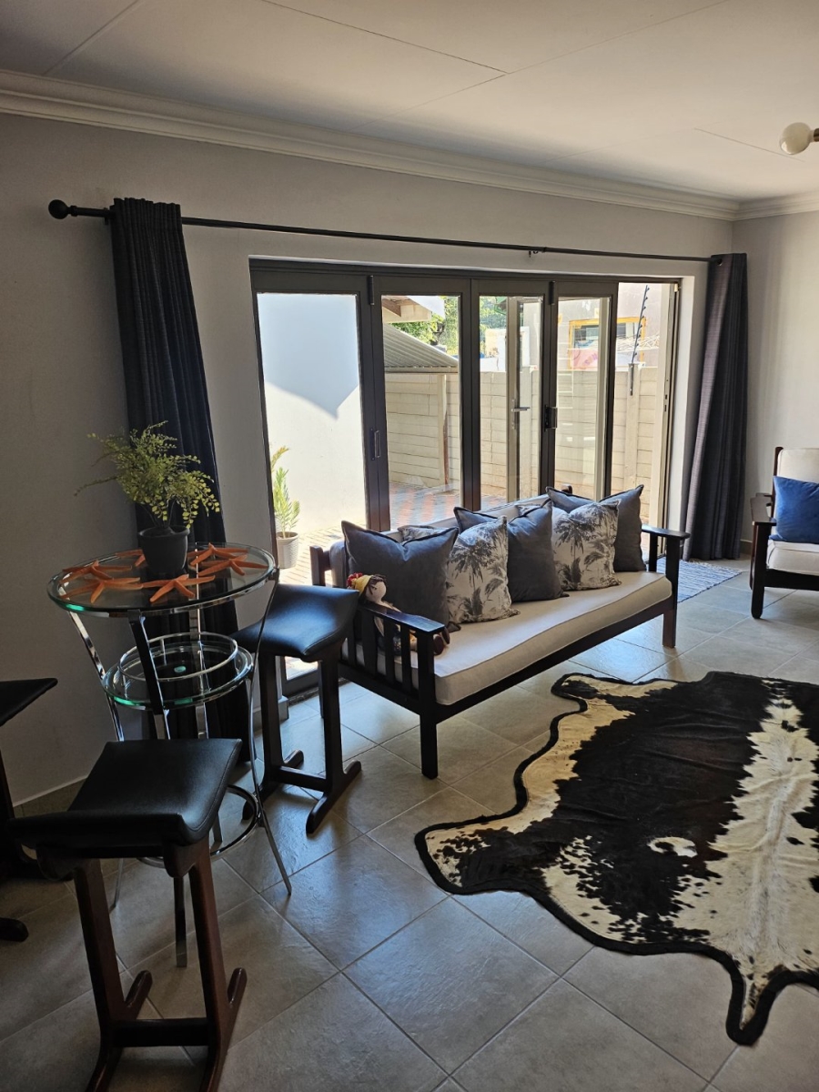 6 Bedroom Property for Sale in Clayville East Gauteng