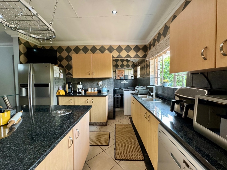 4 Bedroom Property for Sale in Clayville Gauteng