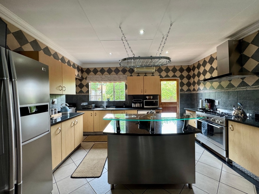 4 Bedroom Property for Sale in Clayville Gauteng