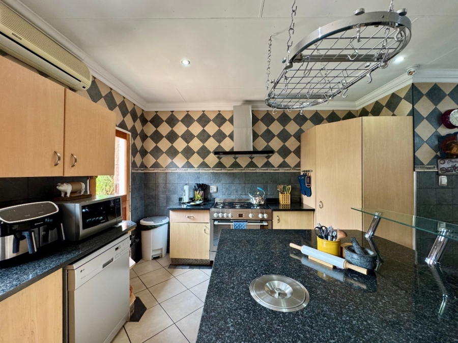 4 Bedroom Property for Sale in Clayville Gauteng