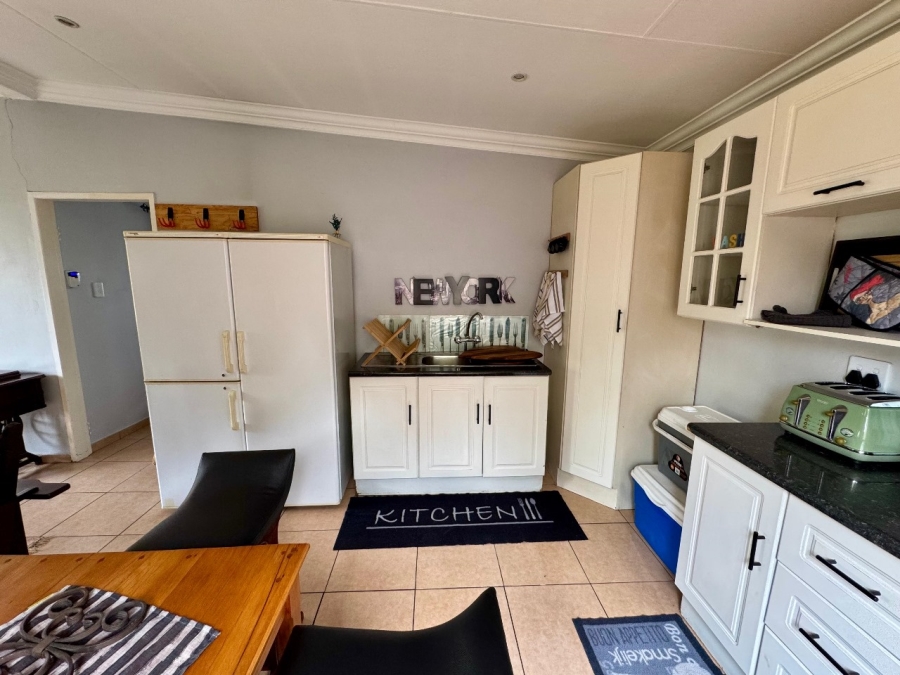 4 Bedroom Property for Sale in Clayville Gauteng