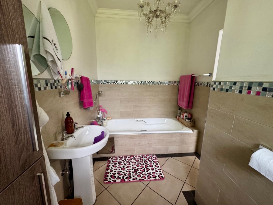 4 Bedroom Property for Sale in Clayville Gauteng