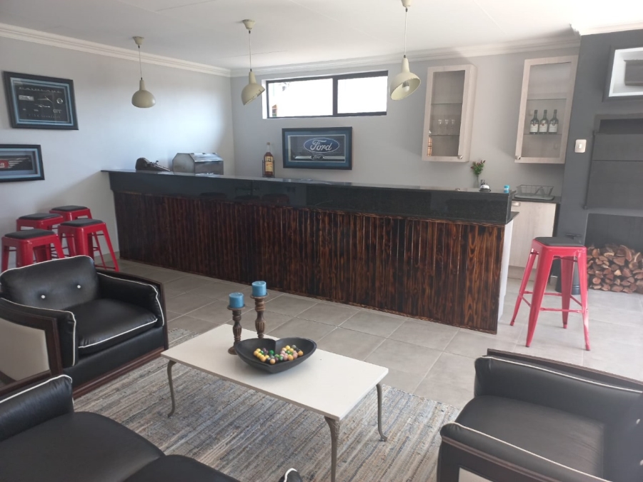 4 Bedroom Property for Sale in Clayville Gauteng