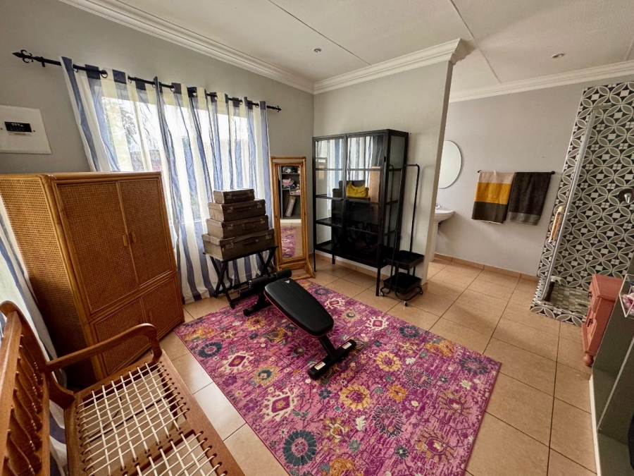 4 Bedroom Property for Sale in Clayville Gauteng