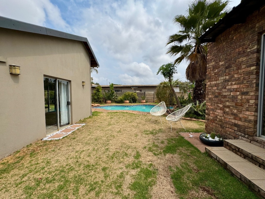 4 Bedroom Property for Sale in Clayville Gauteng