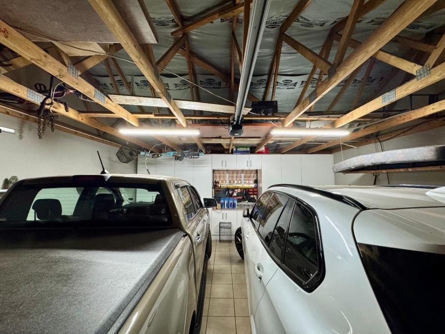 4 Bedroom Property for Sale in Clayville Gauteng