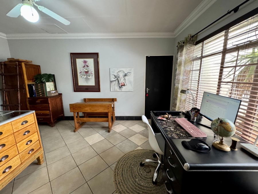 4 Bedroom Property for Sale in Clayville Gauteng