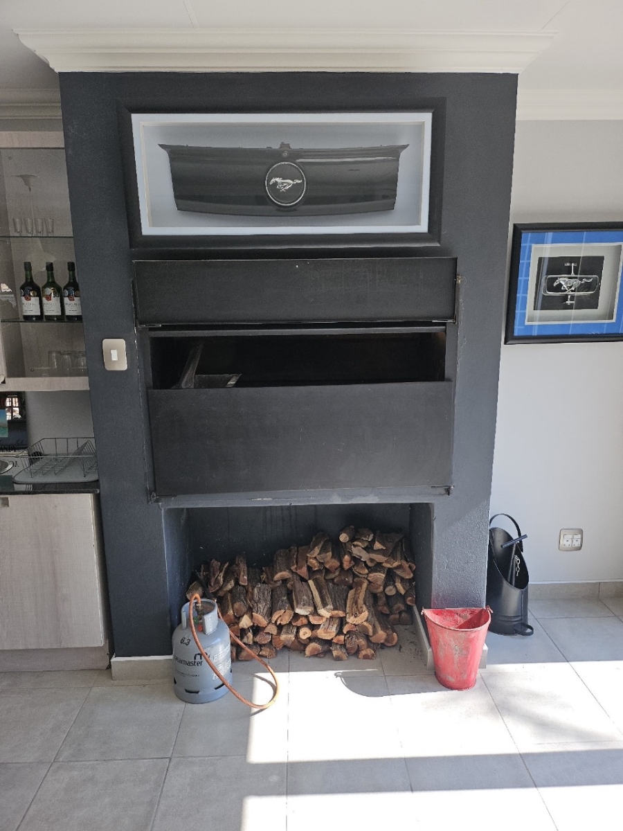 4 Bedroom Property for Sale in Clayville Gauteng