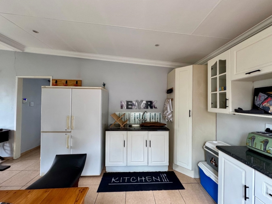 4 Bedroom Property for Sale in Clayville Gauteng