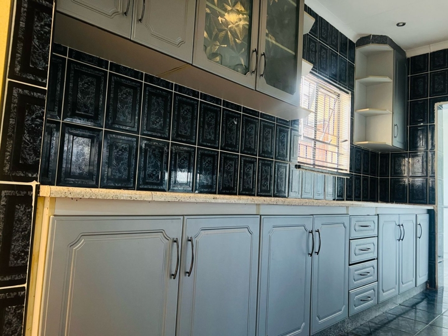3 Bedroom Property for Sale in Brackendowns Gauteng