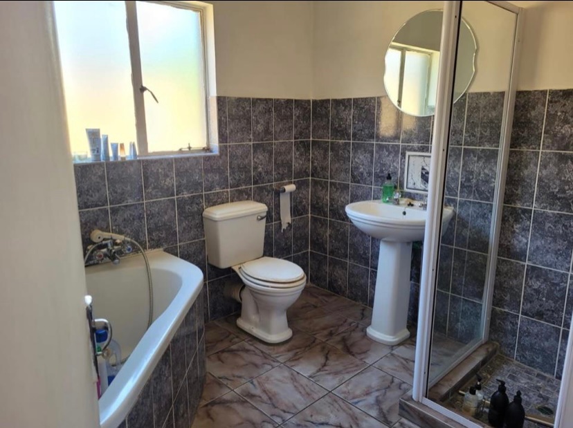 3 Bedroom Property for Sale in Thatchfield Estate Gauteng