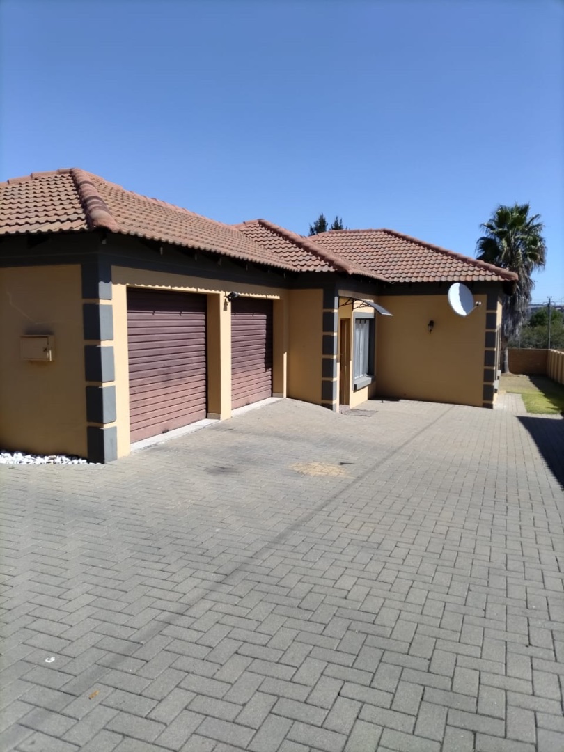 3 Bedroom Property for Sale in Thatchfield Estate Gauteng