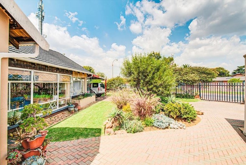 4 Bedroom Property for Sale in Bonaero Park Gauteng