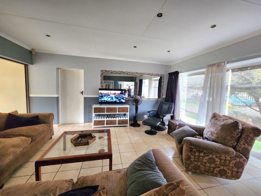 4 Bedroom Property for Sale in Bonaero Park Gauteng