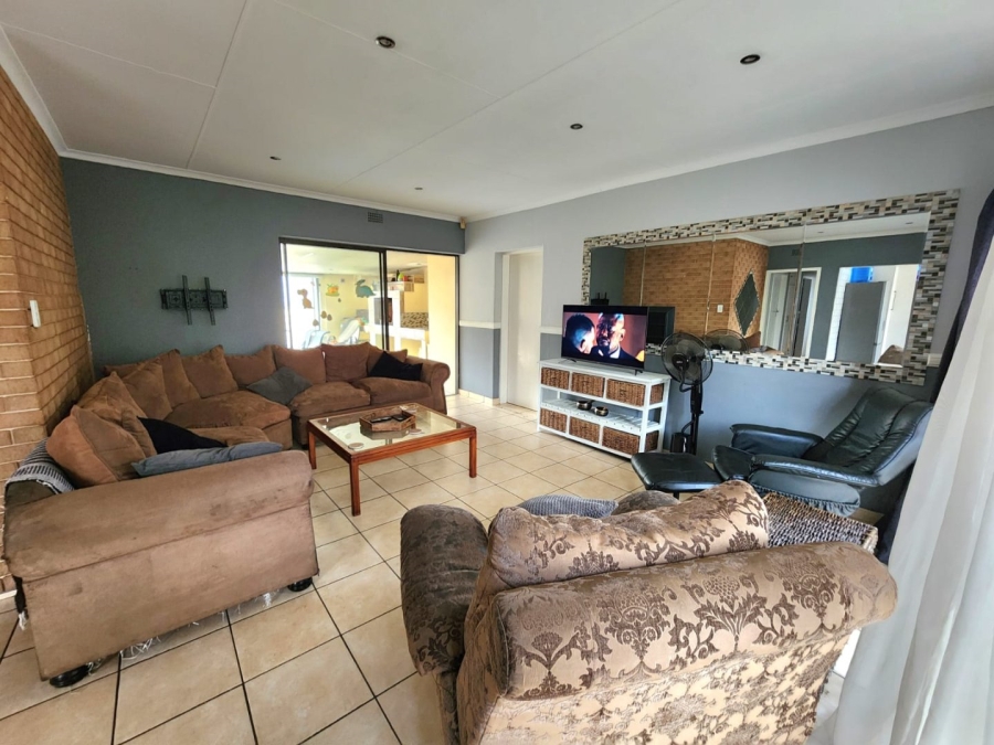 4 Bedroom Property for Sale in Bonaero Park Gauteng
