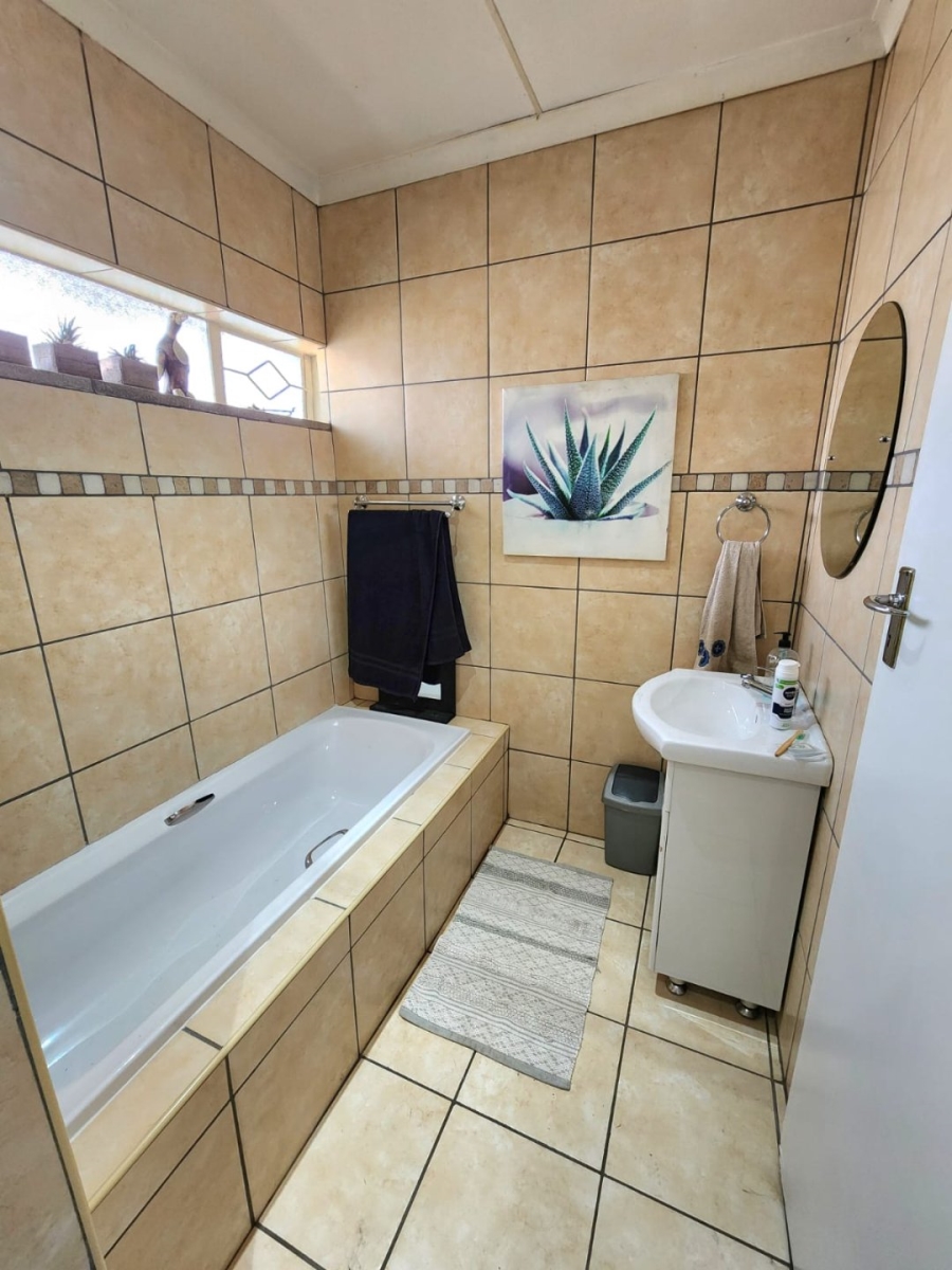 4 Bedroom Property for Sale in Bonaero Park Gauteng