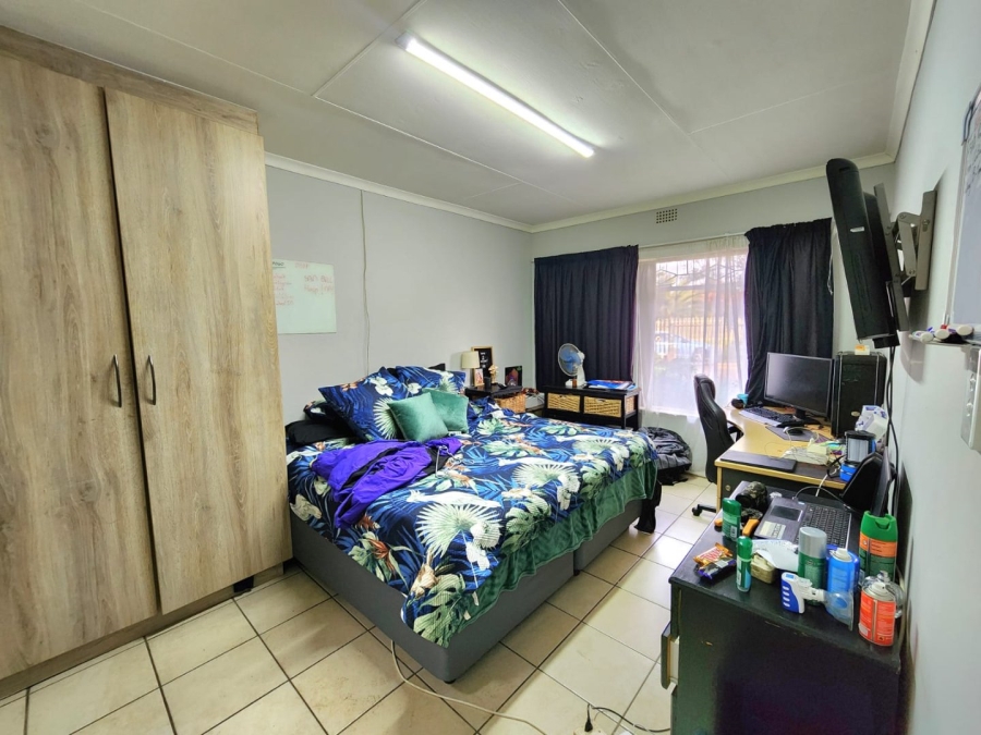4 Bedroom Property for Sale in Bonaero Park Gauteng