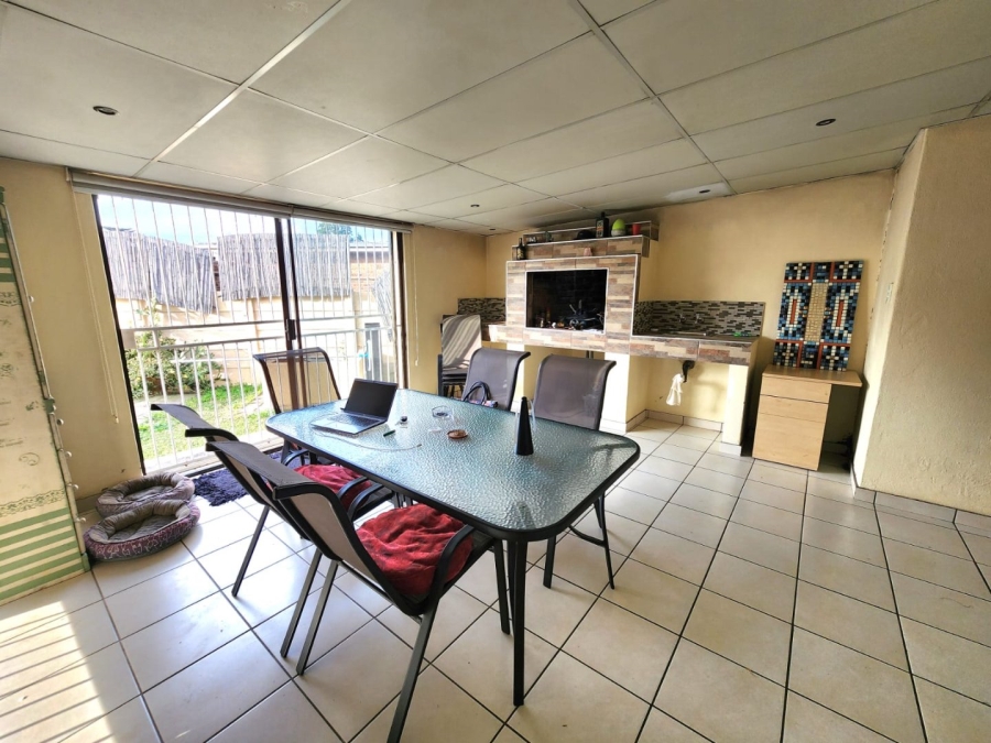 4 Bedroom Property for Sale in Bonaero Park Gauteng