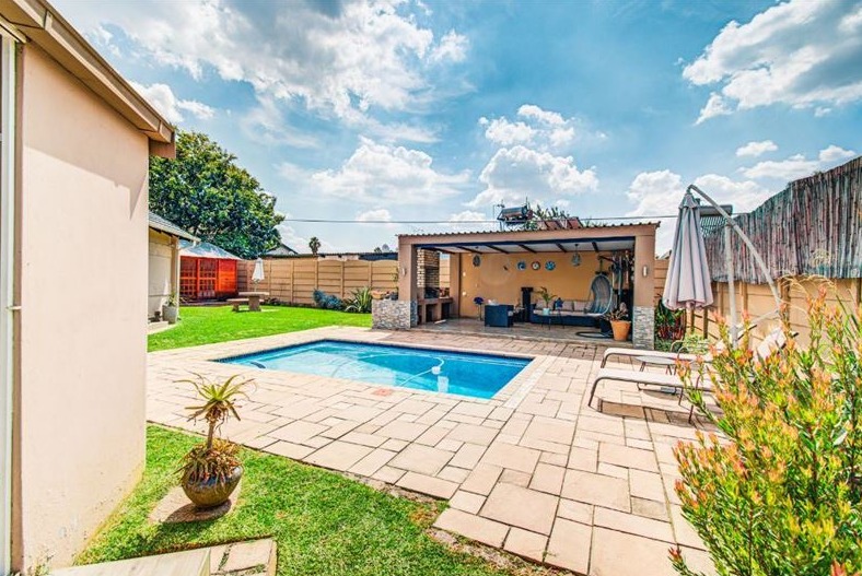 4 Bedroom Property for Sale in Bonaero Park Gauteng