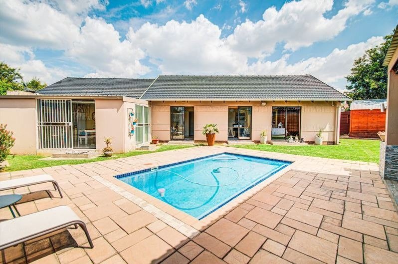 4 Bedroom Property for Sale in Bonaero Park Gauteng