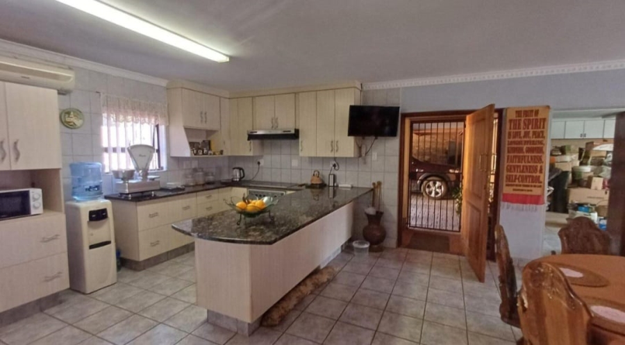 6 Bedroom Property for Sale in Ninapark Gauteng