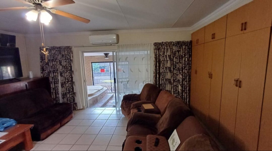 6 Bedroom Property for Sale in Ninapark Gauteng
