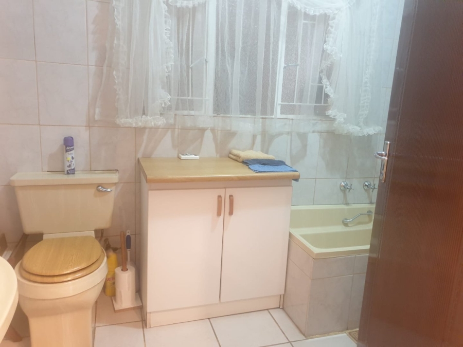 6 Bedroom Property for Sale in Ninapark Gauteng