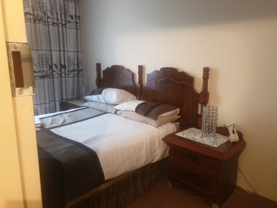 6 Bedroom Property for Sale in Ninapark Gauteng
