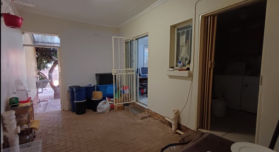 6 Bedroom Property for Sale in Ninapark Gauteng