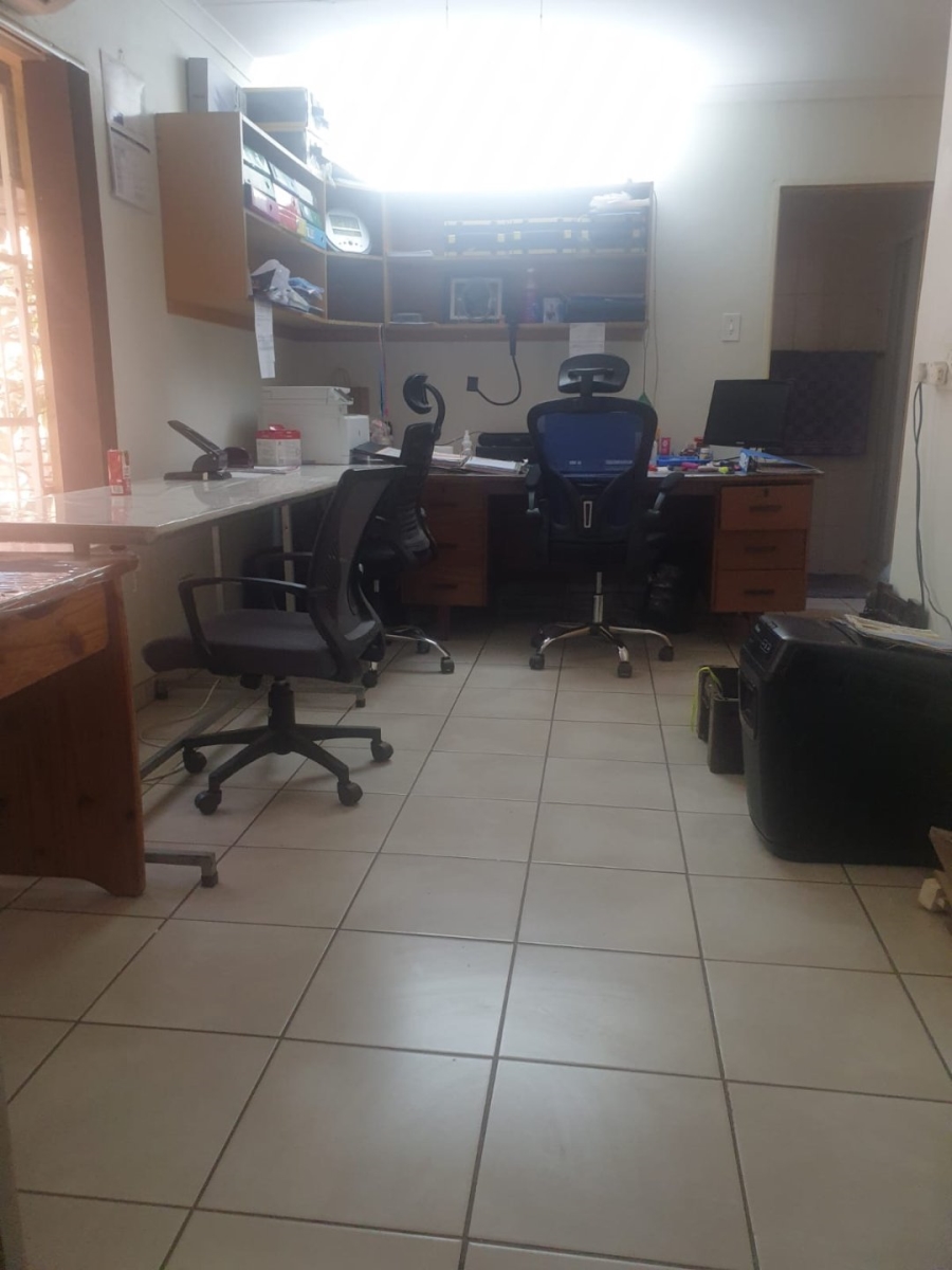 6 Bedroom Property for Sale in Ninapark Gauteng