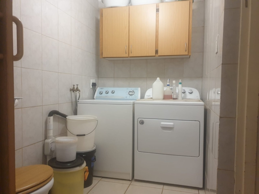 6 Bedroom Property for Sale in Ninapark Gauteng