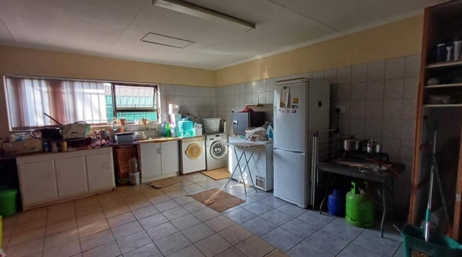 6 Bedroom Property for Sale in Ninapark Gauteng