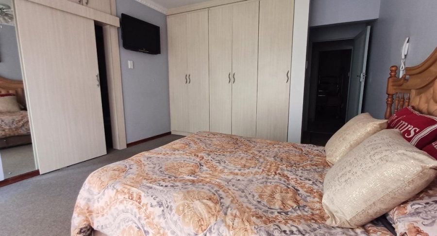 6 Bedroom Property for Sale in Ninapark Gauteng