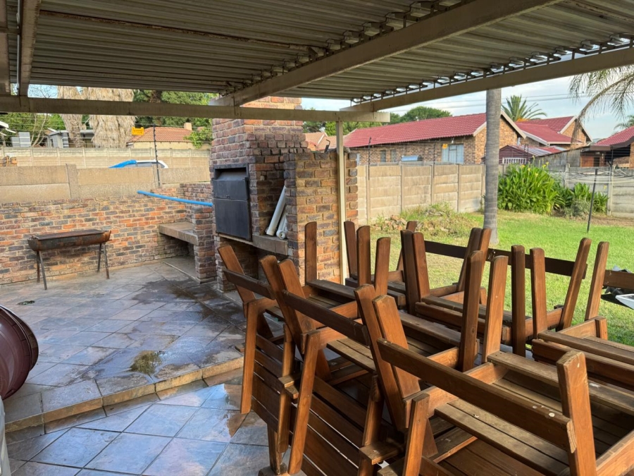 2 Bedroom Property for Sale in The Reeds Gauteng