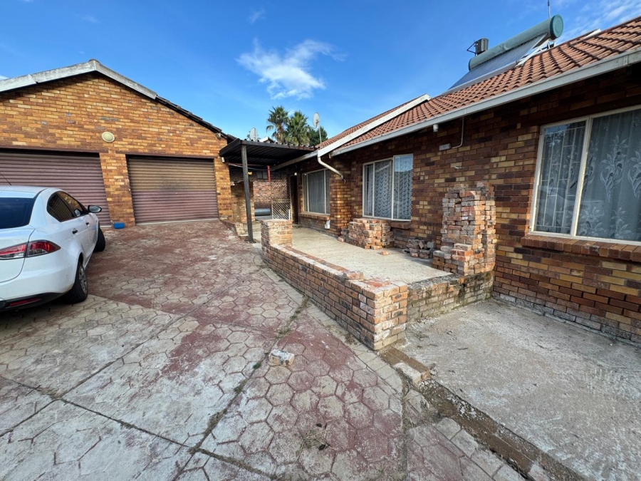 2 Bedroom Property for Sale in The Reeds Gauteng