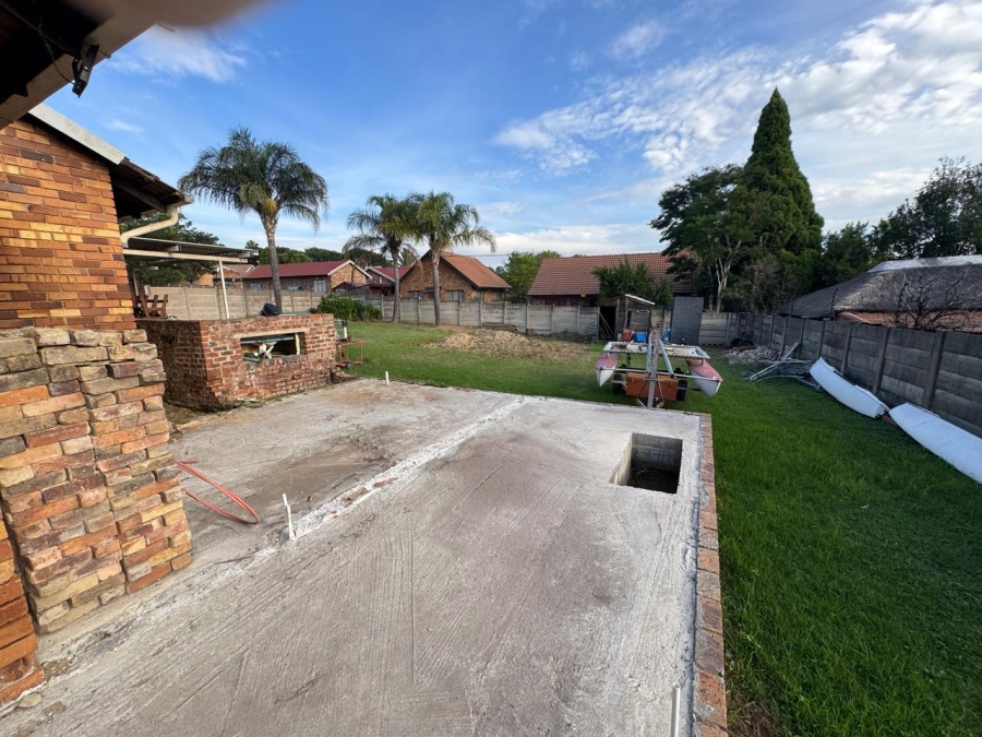 2 Bedroom Property for Sale in The Reeds Gauteng