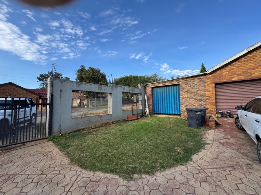 2 Bedroom Property for Sale in The Reeds Gauteng