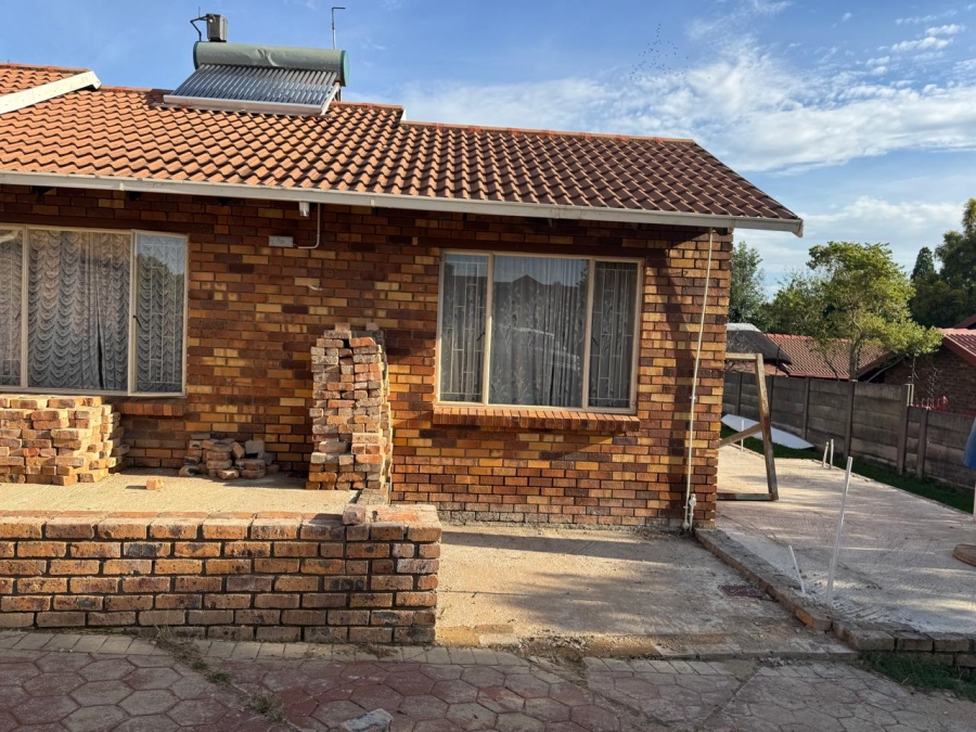 2 Bedroom Property for Sale in The Reeds Gauteng
