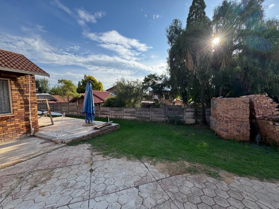 2 Bedroom Property for Sale in The Reeds Gauteng