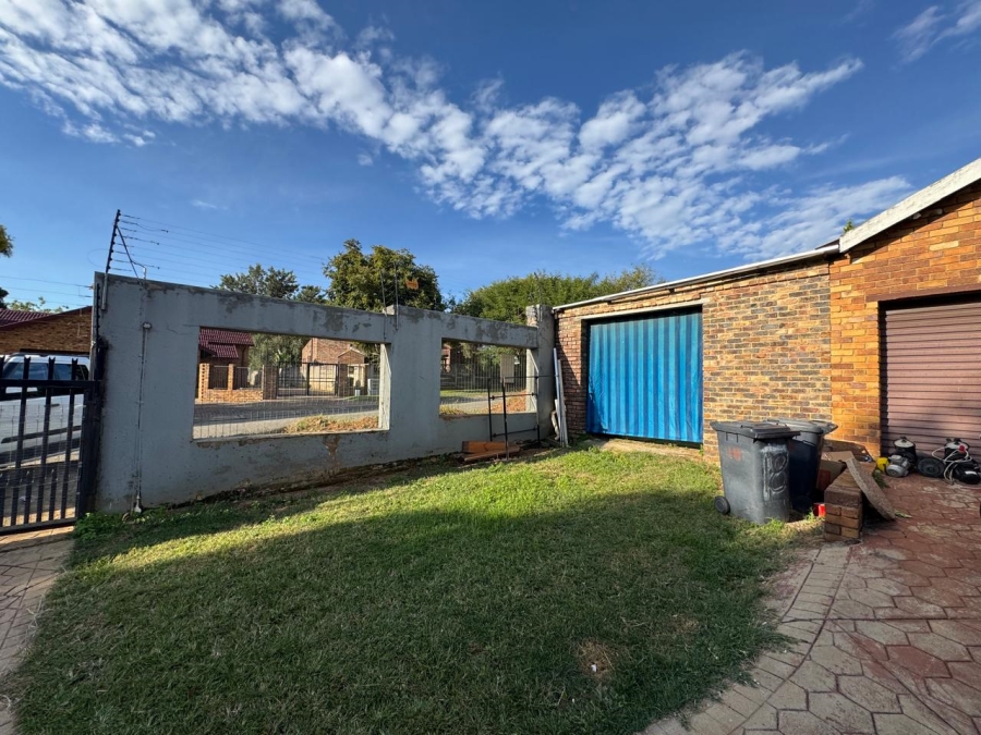 2 Bedroom Property for Sale in The Reeds Gauteng
