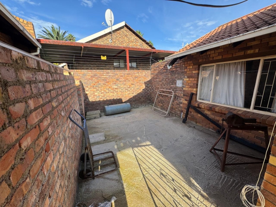 2 Bedroom Property for Sale in The Reeds Gauteng
