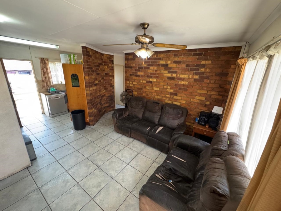 2 Bedroom Property for Sale in The Reeds Gauteng